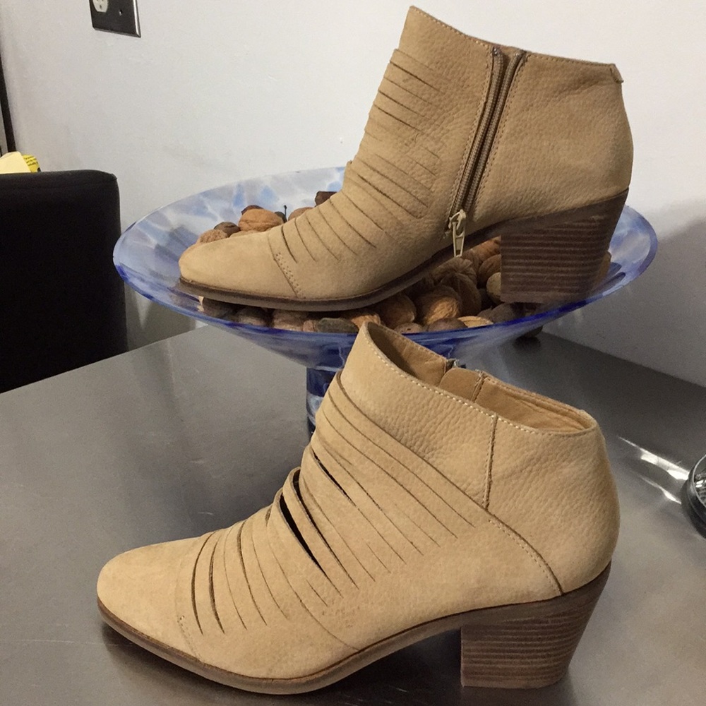 LuckyBrand LK-Zavrina tanleather side zip booties - Picture 4 of 8